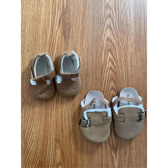 Two baby girl winter shoes size 3-6 months - Picture 1 of 12